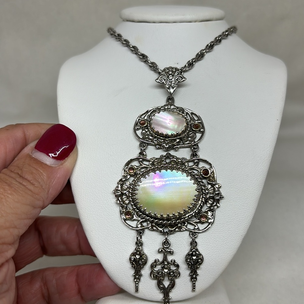 Stunning Whiting & Davis Victorian revival MOP necklace.